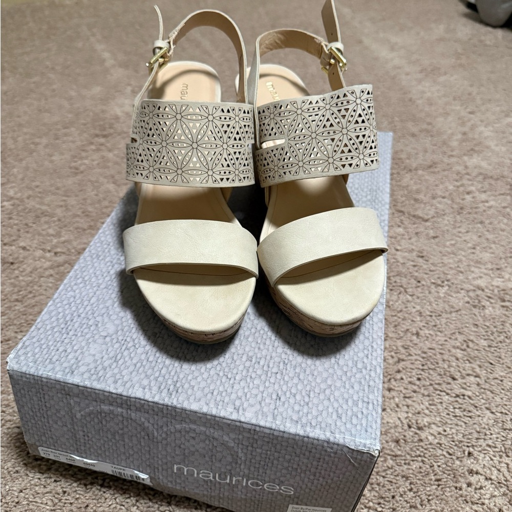 🌸EUC Maurice’s wedges size 8